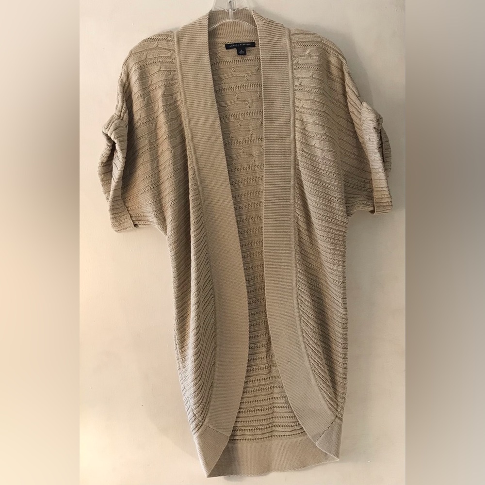 Banana Republic Short Sleeved knitted Cardigan Sweater, Size: M, & Color: Tan